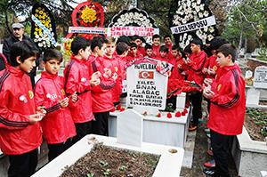 Efsane kaleci Sinan Alağaç anıldı