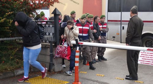 Fuhuş operasyonunda 12 kişi gözaltına alındı