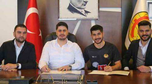 Furkan Korkut Es Es'te