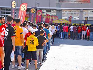 Futbolcular taraftarla buluştu