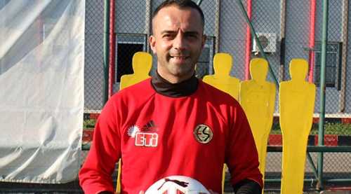 Futbolu Eskişehirspor'da bırakmak istiyor