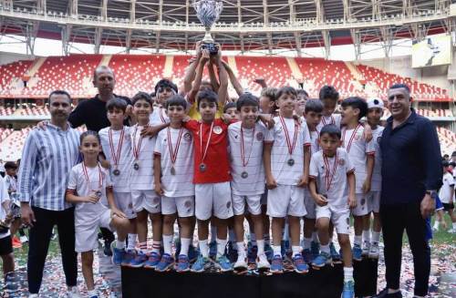 Futbolun yıldız adayları Antalya’da: Junior World Cup için geri sayım başladı