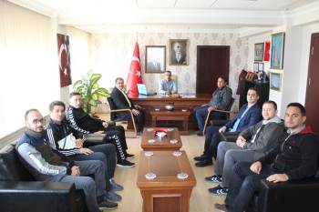 Futsal Turnuvasında Başarılı Olan Öğretmenler Ödüllendirildi
