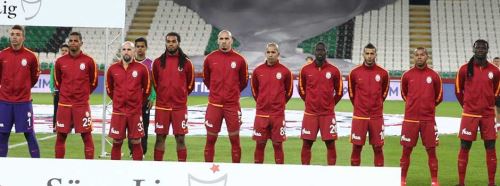 Galatasaraylı futbolcular ‘Cimbom buraya’ tezahüratını anlamadı!