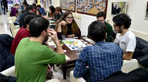 GameLab ile dünyaya yardım ediyor