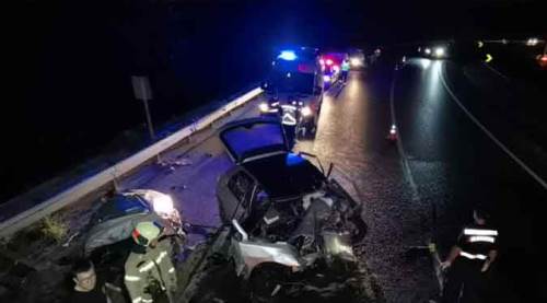 Gaz pedalı takılı kalan TIR dehşet saçtı!