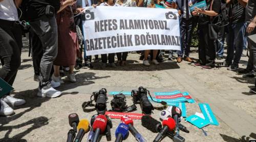 Gazeteciler gününü kutlamıyoruz