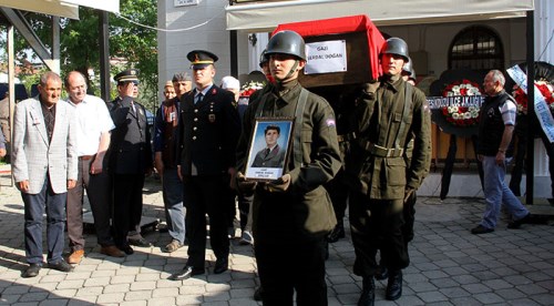 Gazi askeri törenle toprağa verildi