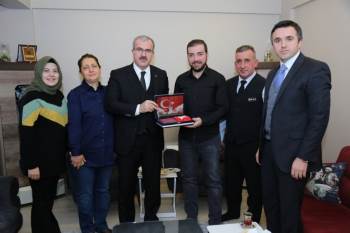 Gazi Bayram İşcan’I Evinde Ziyaret Etti
