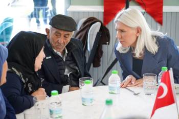 Gazi Ve Şehit Yakınları Verilen Yemek İle Bir Araya Geldi
