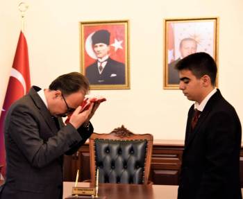 Gaziantep’Ten Gelen Emaneti Onurla Teslim Aldı
