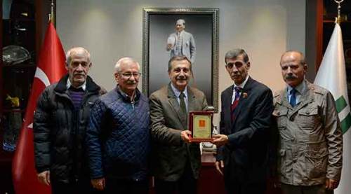 Gazilerden Başkan Ataç’a teşekkür plaketi