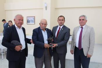 Gazilere Ve Şehit Babasına ’Baba-Oğul’ Plaketi
