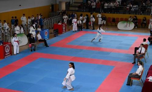 Gaziosmanpaşa'da spor şöleni: Karate ve masa tenisi turnuvaları düzenlendi