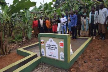 Gazzeli Şehitler İçin Su Kuyusu Açtırdılar
