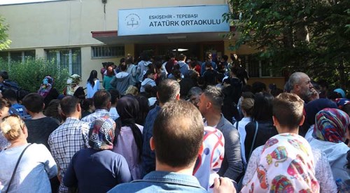 Geç kalmamak için erkenden geldiler