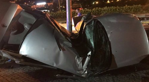 Gece yarısı iki kardeşi ayıran feci kaza