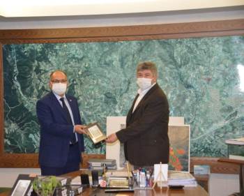 Gediz Belediyesi’Nden İhtiyaç Sahibi Öğrencilere Tablet Desteği
