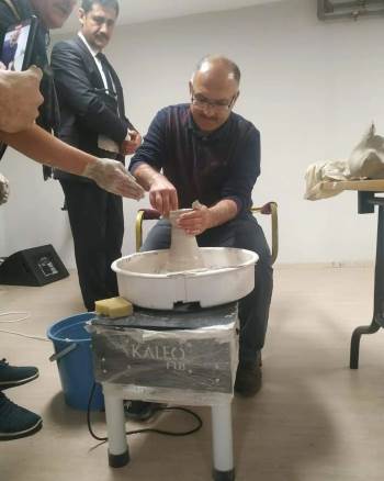 Gediz Bilim Sanat Merkezi Öğrencileri Çini Sanatının İnciliklerini Öğrendi
