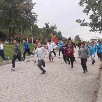 Gediz’De  29 Ekim Cumhuriyet Bayramı Koşusu Düzenlendi
