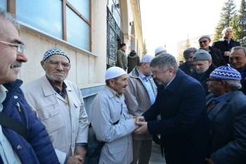 Gediz’De 31 Vatandaş Dualarla Umreye Uğurlandı
