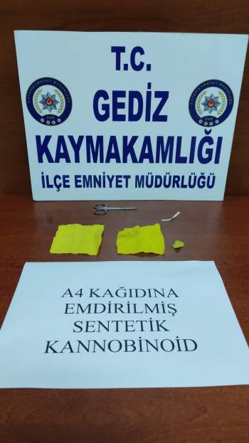 Gediz’De A4 Kağıdına Emdirilmiş Uyuşturucu Ele Geçirildi
