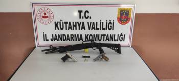 Gediz’De Bir Evde Ruhsatsız 2 Tabanca Ve Av Tüfeği Ele Geçirildi
