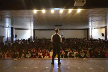 Gediz’De Çocuklara Kukla Gösterisi
