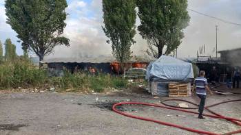 Gediz’De Depo Yangını
