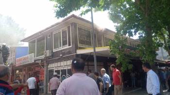 Gediz’De Giyim Mağazasında Yangın

