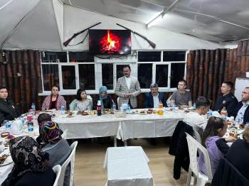 Gediz’De Kaymakam Hakan Alkan Yetim Çocuklar İle Bir Araya Geldi
