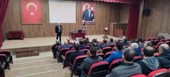 Gediz’De Muhtarlara “Aile Okulu Eğitimi”
