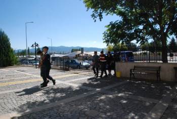 Gediz’De Tırnakçılık Ve Kapkaç Yapan İran Uyruklu Şahıs Tutuklandı
