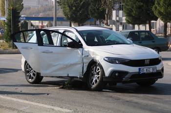 Gediz’De Trafik Kazası: 4 Yaralı

