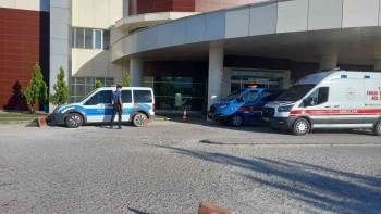 Gediz’De Uyuşturucu Kullanan Genç Anne Babası İle Eşini Bıçakladı
