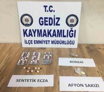 Gediz’De Uyuşturucu Ticareti Yaptığı İddiasıyla 2 Şüpheli Tutuklandı
