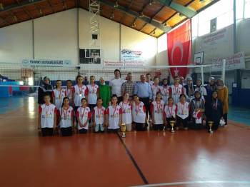 Gediz’De Voleybol Turnuvası
