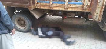 Gediz’De Yaşlı Adam Kamyonetin Altında Kaldı
