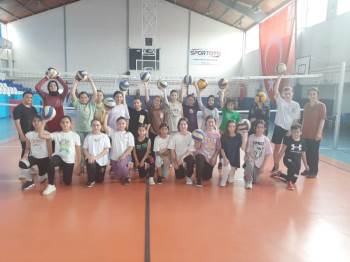 Gediz’De Yaz Okulları Bin 234 Öğrenci İle Devam Ediyor
