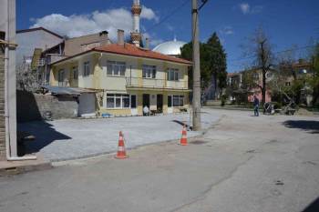 Gediz’De Yol, Yaya Yolu Ve Cep Otopark Çalışmaları Devam Ediyor
