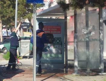 Gediz’De Yolcu Durakları Dezenfekte Edildi

