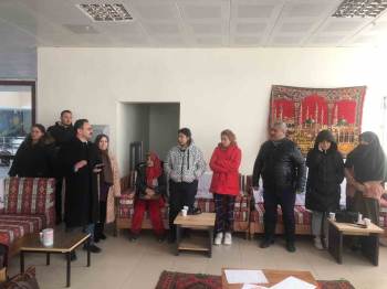 Gediz’E Getirilen Depremzedeler Kyk Yurtlarına Yerleştirildiler
