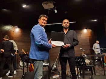 Gediz Halk Eğitim Merkezinden Depremzedeler Yararına Türk Halk Müziği Konseri
