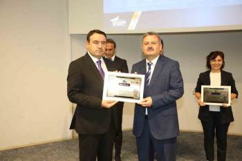 Gediz Halk Eğitim Merkezine Altın Rozet
