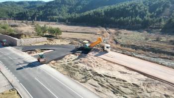 Gediz Ilıca Termal Tatil Köyüne Kavşak Asfalt Çalışması
