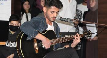 Gediz Myo Öğrencilerinden Konser Etkinliği
