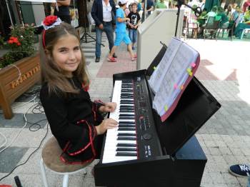 Geleceğin Başarılı Piyano Sanatçısından Örnek Davranış
