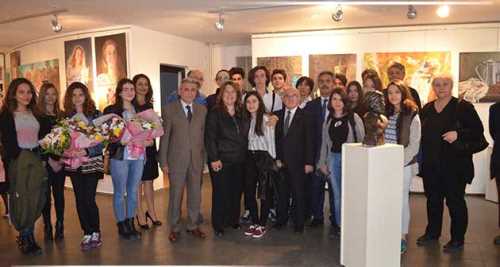 GELECEĞİN SANATÇILARI SERGİ AÇTI