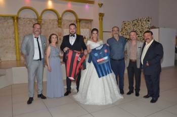 Gelin Ve Damada Belediye Kütahyaspor Ve Tki Tavşanlı Linyitspor Forması Hediye Edildi
