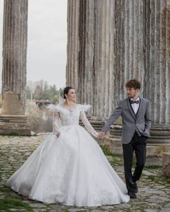 Gelin Ve Damatlar Kütahya’Nın Tarihi Mekanlarında Objektif Karşısına Geçiyor
